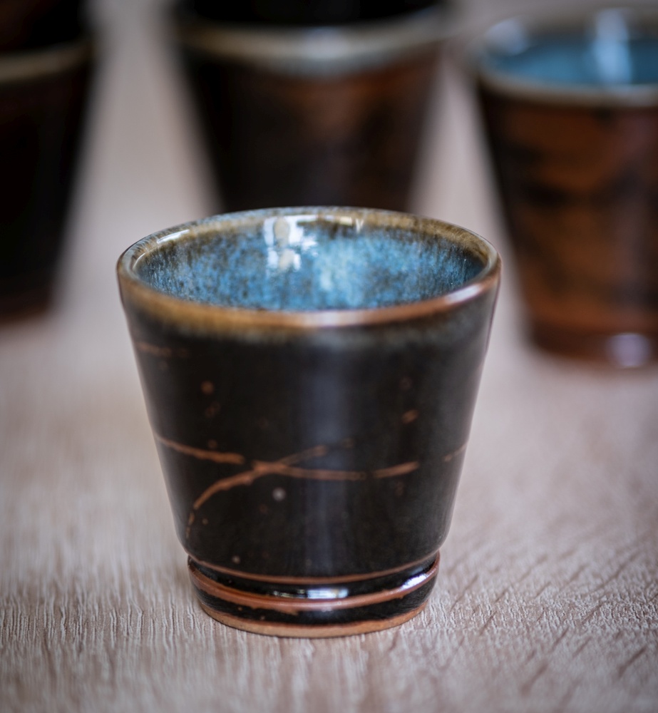 kleiner ovaler Becher