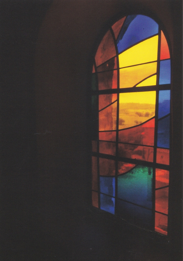 Kirchenfenster der romanischen Kirche